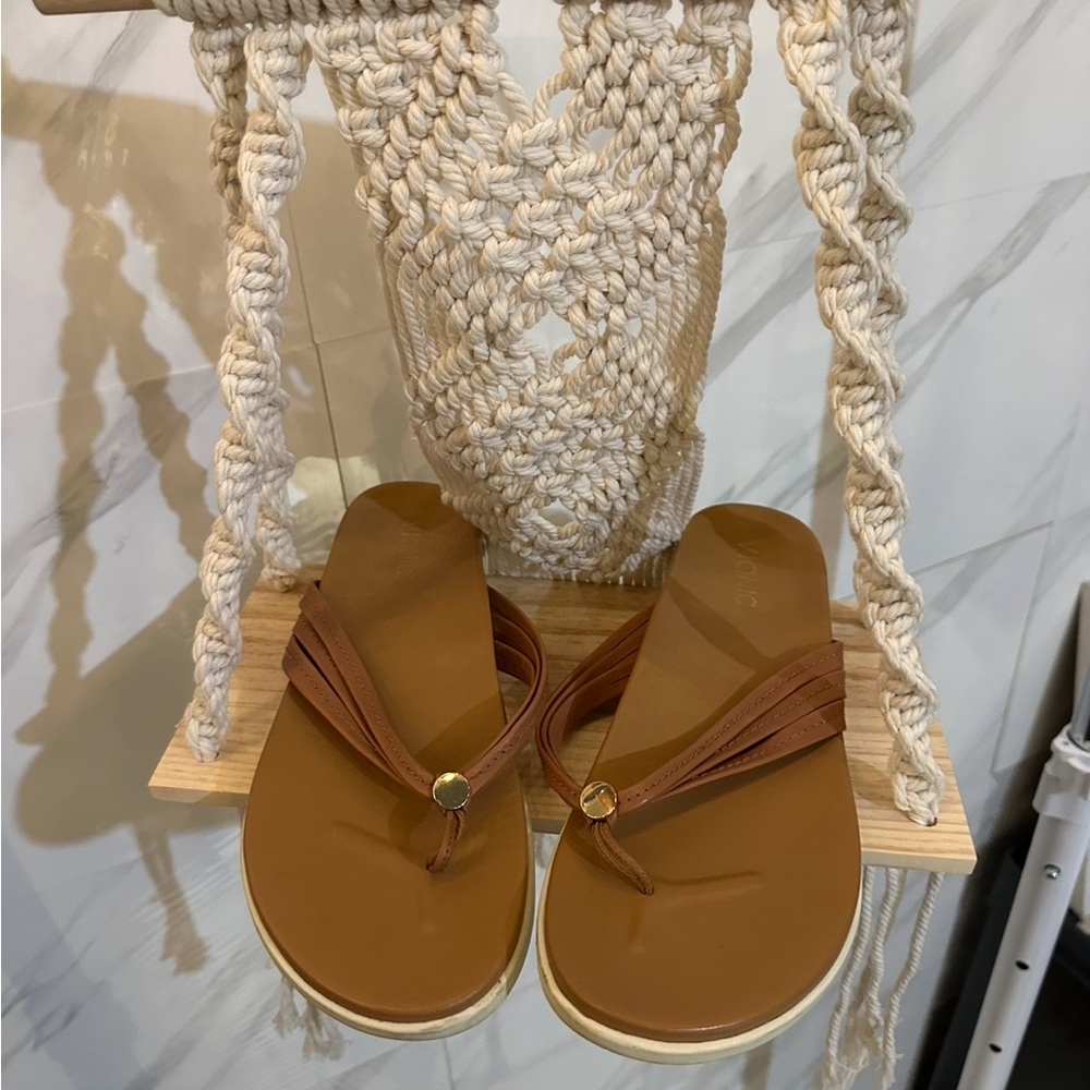 Vionic Classic Women's Brown Strappy Toe-Ring Sandals- 11